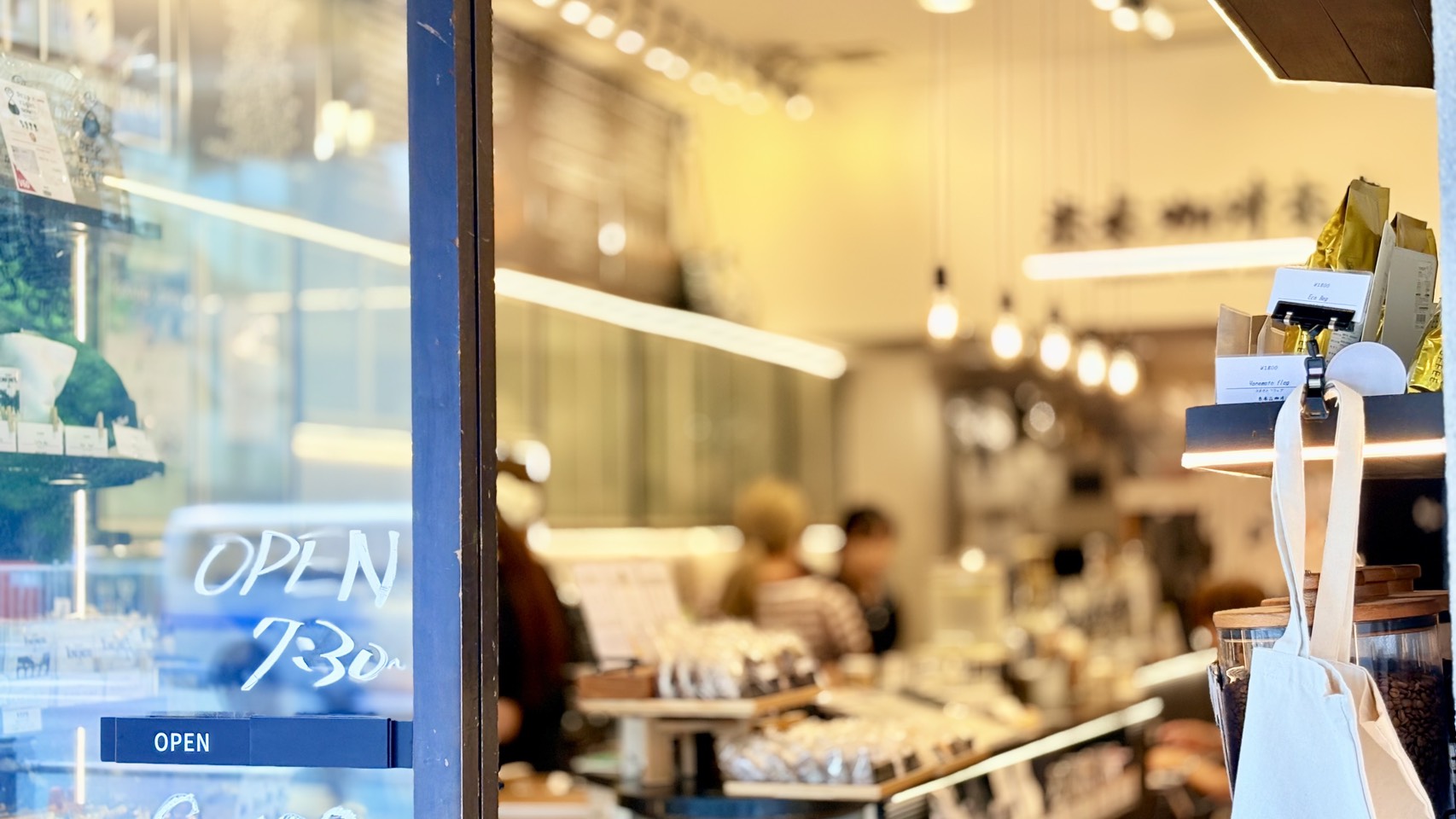 築地・米本珈琲本店の店頭。